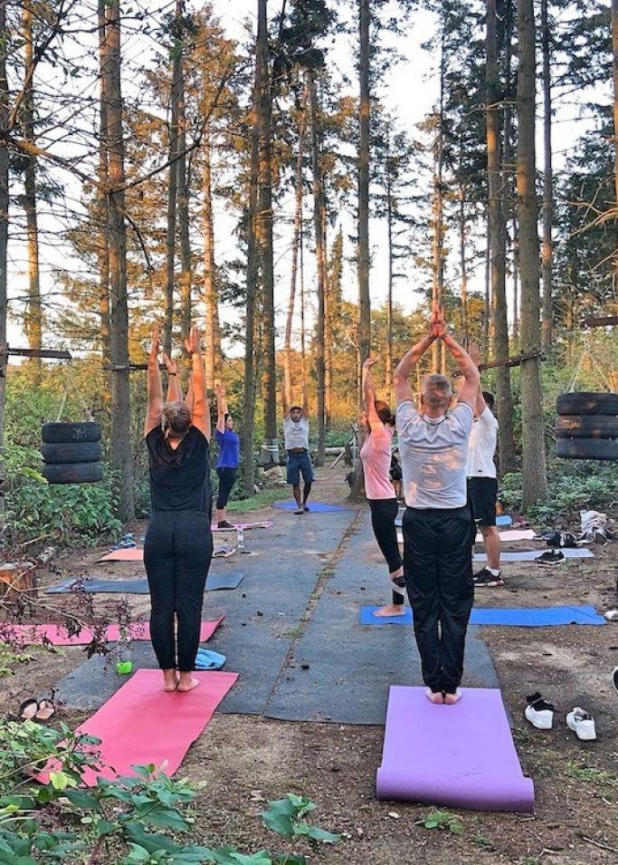 Generation Athletic Trainingseinheitne Outdoor Yoga